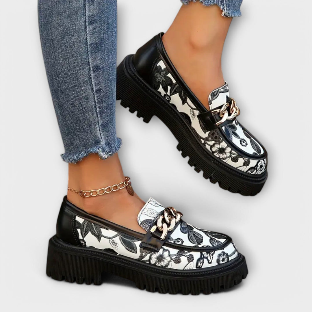 Sandra – Elegant Retro Moccasins