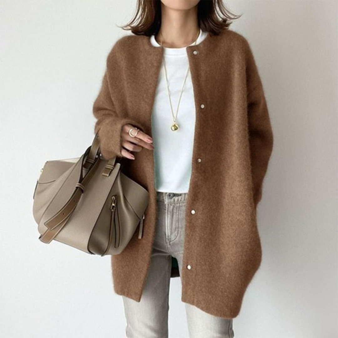 CHLOÉ™ | Cardigan Élégant – Confort & Raffinement Réunis