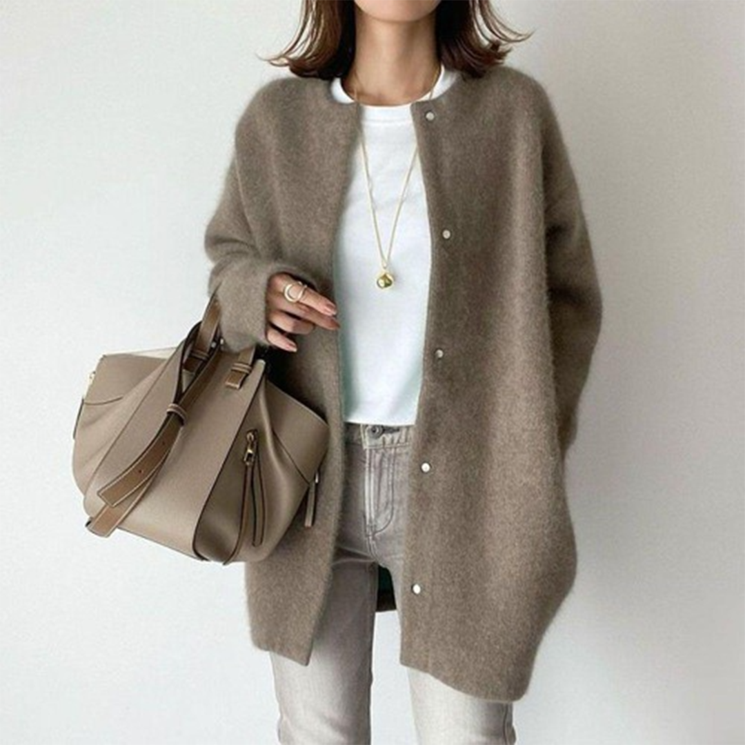 CHLOÉ™ | Cardigan Élégant – Confort & Raffinement Réunis