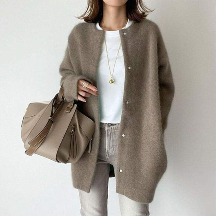 CHLOÉ™ | Cardigan Élégant – Confort & Raffinement Réunis