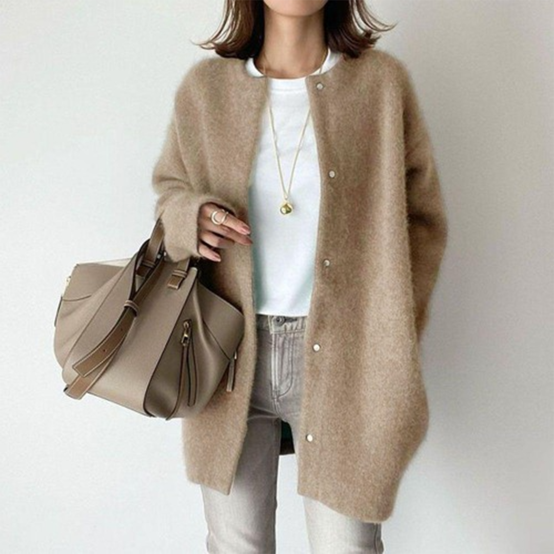 CHLOÉ™ | Cardigan Élégant – Confort & Raffinement Réunis