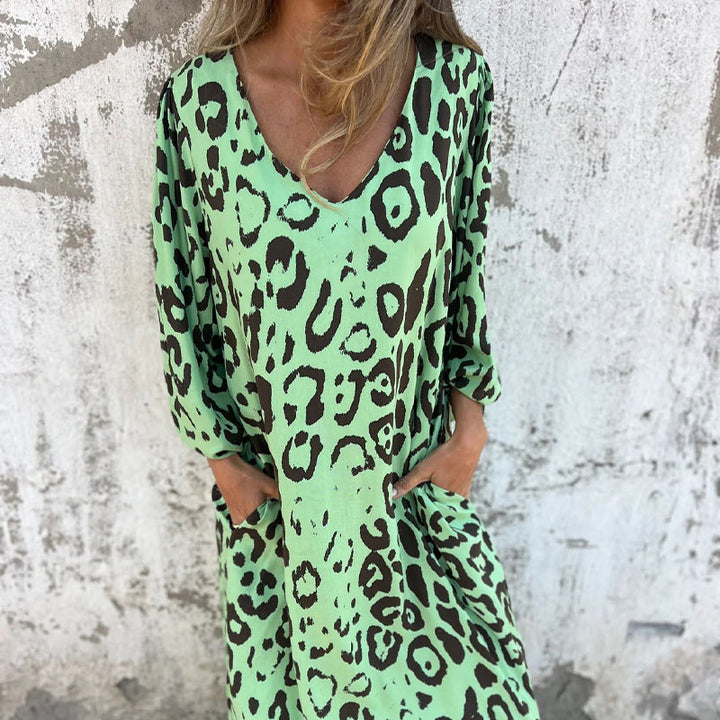 JOLY | Robe fluide avec décolleté en V et poches.